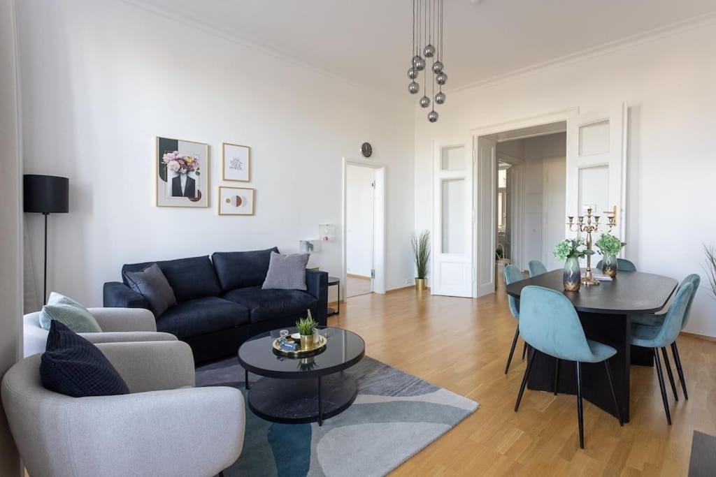 Franz 24 - Typical Viennese Apartment In The Heart Of Wien Eksteriør bilde