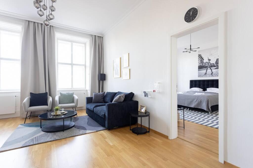 Franz 24 - Typical Viennese Apartment In The Heart Of Wien Eksteriør bilde